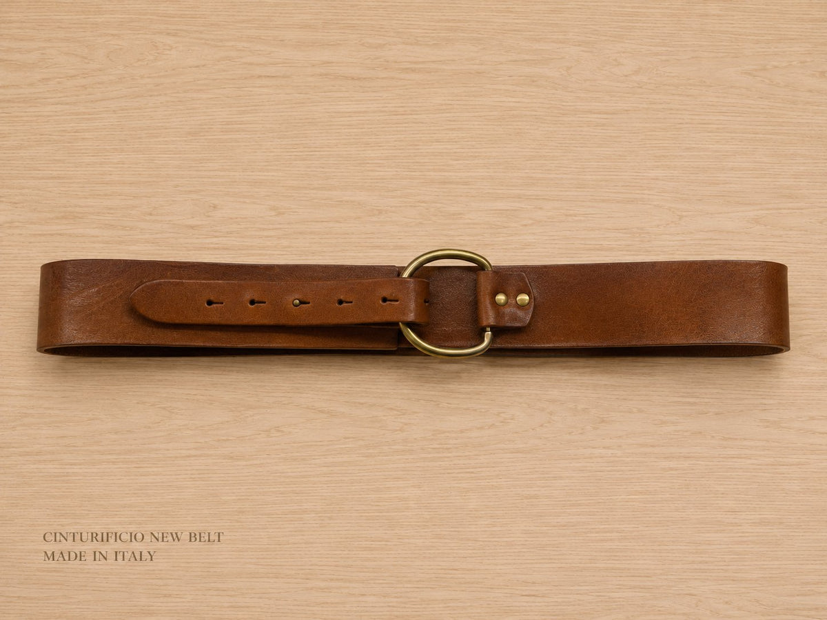 Cintura in pelle con fibbia ad anello
